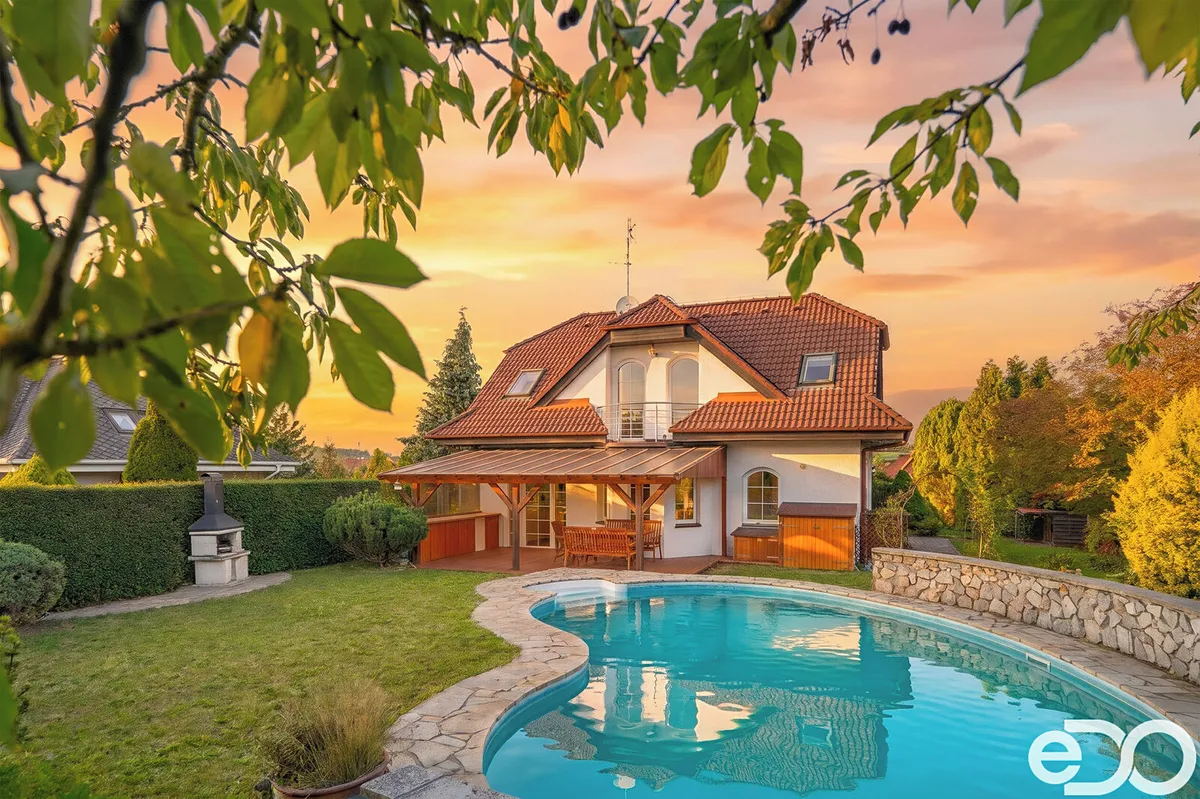 Prodej rodinného domu 240 m², pozemek 139 m²